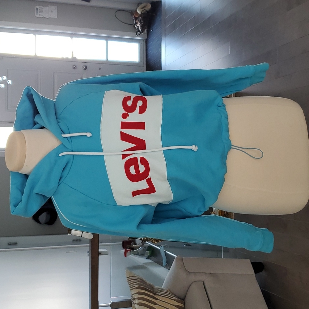 Levi’s cropped hoodie